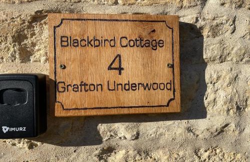Twywell Casa | Blackbird Cottage