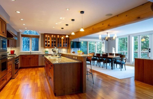 Upper Village Chalet De Esquí | Blackcomb Hideaway 4 Bedroom Ski-In Chalet