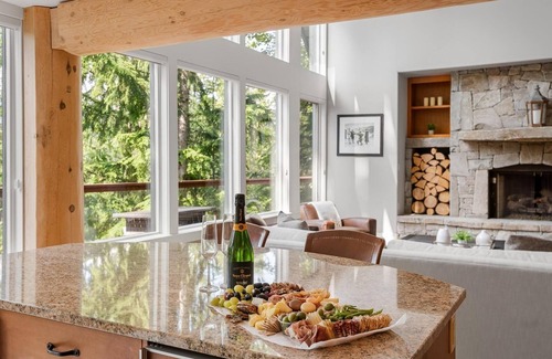 Upper Village Chalet De Esquí | Blackcomb Hideaway 4 Bedroom Ski-In Chalet