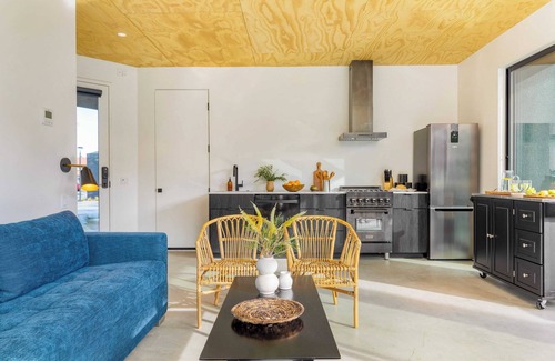 Downtown Palm Springs Apartamento | Blackhaus B : 4 Bedroom Suite by Avantstay 4-rooms