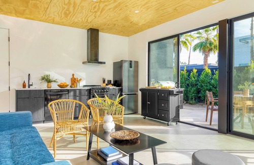 Downtown Palm Springs Apartamento | Blackhaus B : 4 Bedroom Suite by Avantstay 4-rooms
