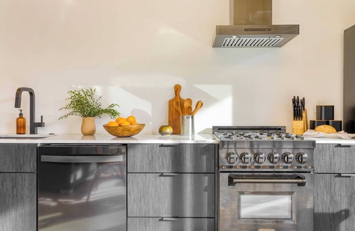 Downtown Palm Springs Apartamento | Blackhaus B : 4 Bedroom Suite by Avantstay 4-rooms