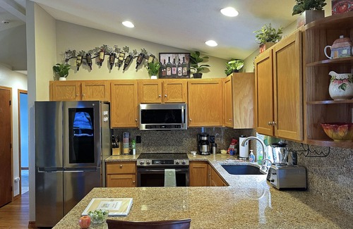Spokane Casa | Blackhawk 5BD Home: Hot Tub, Arcade, near Whitworth & Green Bluff