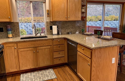 Spokane Casa | Blackhawk 5BD Home: Hot Tub, Arcade, near Whitworth & Green Bluff