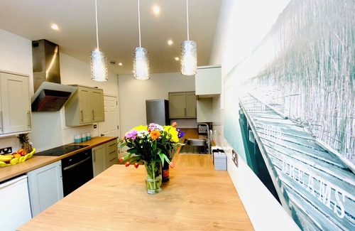 Blackpool Town Center Casa | Blackpool - 4 Beds - Sleeps 10 - Pet Friendly