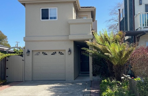 Eastside Santa Cruz Casa | Blacks Beach Retreat, Wi-Fi, cerca del puerto y de Steps to Twin Lakes Beach.