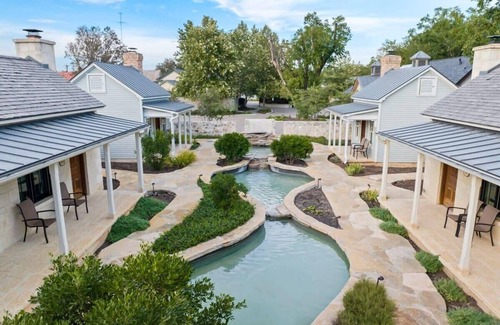 Fredericksburg Cabina | Blacksmith Quarters: The Louise|DT|Hot Tub
