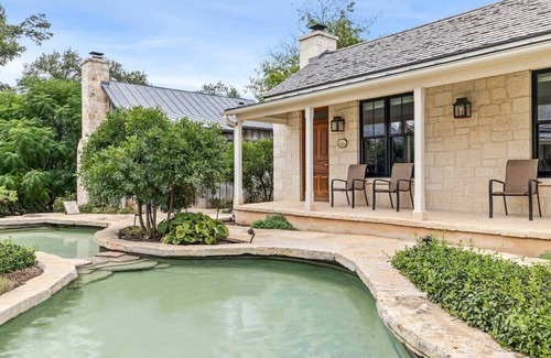 Fredericksburg Cabina | Blacksmith Quarters: The Octavia|1 Bd|Hot Tub