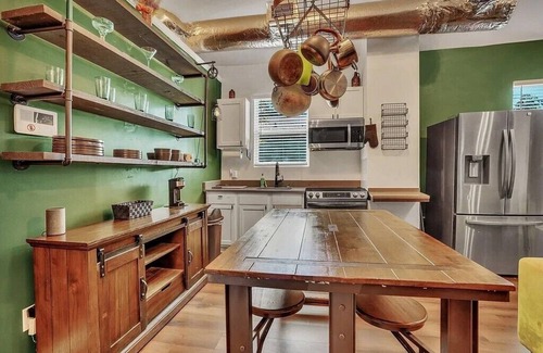 North Charleston Apartamento | Blackstone Retreat -Sophisticatedly Vibrant 2 Bedroom House in North Charleston