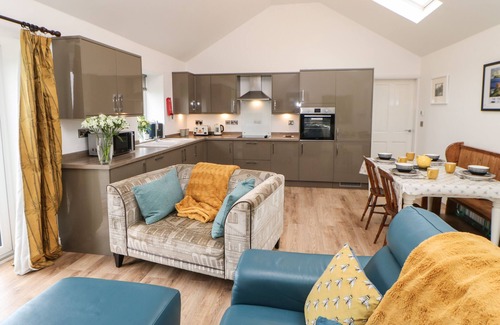 Thirsk Cabaña | BLACKTHORN COTTAGE, family friendly, with a garden in Borrowby