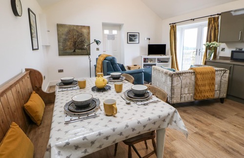 Thirsk Cabaña | BLACKTHORN COTTAGE, family friendly, with a garden in Borrowby