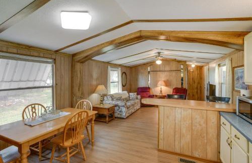 Maryneal Casa | Blackwell Home with Enclosed Porch Steps to Water!