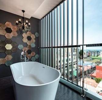 Central Pattaya Hotel | Blackwoods Hotel Pattaya - SHA Extra Plus