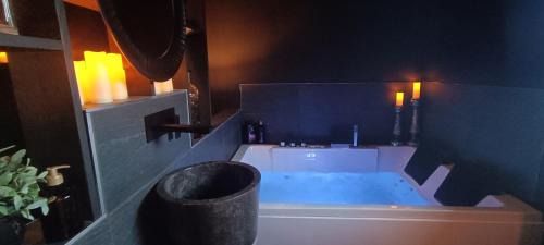 Boeschepe Casa | "BLACQ ROOM" Luxe, balnéo, sauna 50 nuances de grey