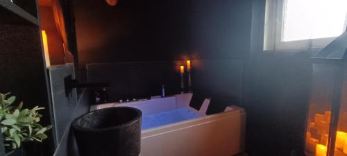 Boeschepe Casa | "BLACQ ROOM" Luxe, balnéo, sauna 50 nuances de grey