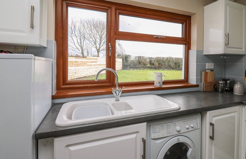 Llanllwchaiarn Cabaña | BLAENFERWIG, pet friendly, with open fire in New Quay