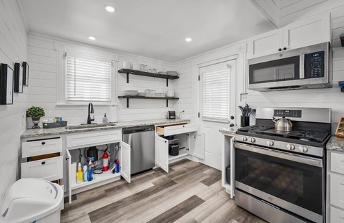 St. Charles Historic District Casa | Blair's 1879 Historic House 4 Bed 2 Full Bath WOW