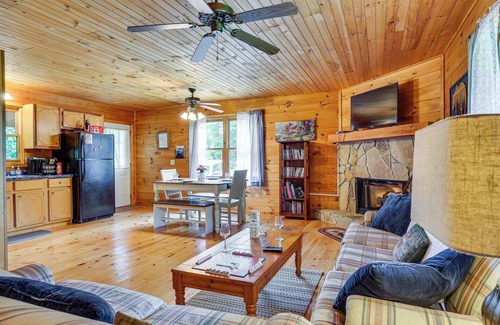 Blairsville Cabina | Blairsville Cabin w/ Fire Pit & Grill!