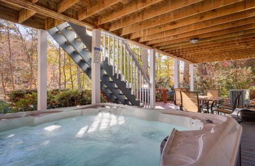 Blairsville Casa | Blairsville Cabin with Hot Tub on Nottely Lake!