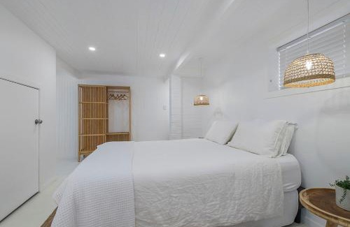 Crescent Head Casa | Blanc Whole House