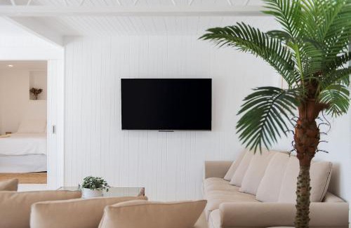 Crescent Head Casa | Blanc Whole House