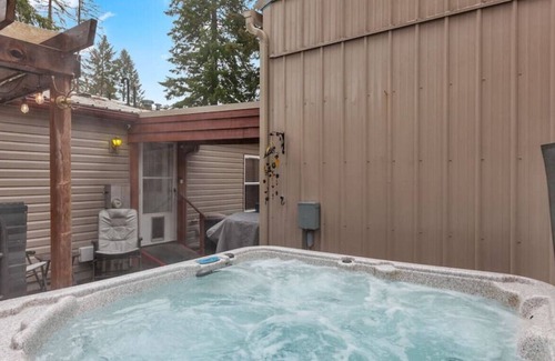 Bayview Casa | Blanchette Property · 4 Season Bayview Getaway/ Bayview/Hot tub/Fishing