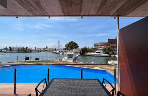Santa Margarida Apartamento | BLAU Apartamento frente a los canales y las puestas de sol de Roses