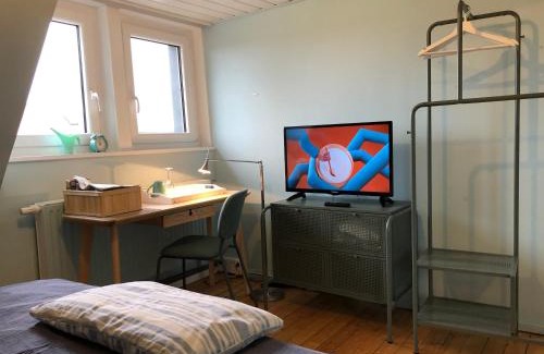 Mainstockheim Casa | Blaues Zimmer, -keine Wohnung, keine Küche-mit grossem Balkon, Bad ist ein Traum, nur 50 Schritte zum Radweg am Main