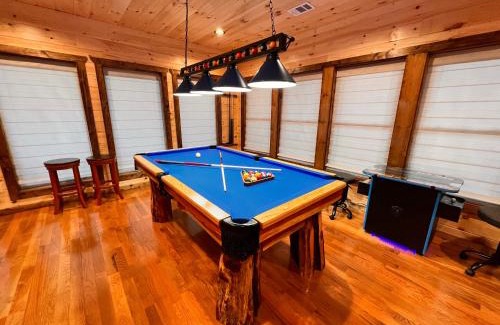 Gatlinburg - Pigeon Forge Chalet De Esquí | Blaze of Glory - New Luxury, 4BR, Theater, Arcade, EVC, Location
