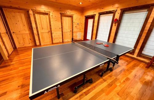 Gatlinburg - Pigeon Forge Chalet De Esquí | Blaze of Glory - New Luxury, 4BR, Theater, Arcade, EVC, Location