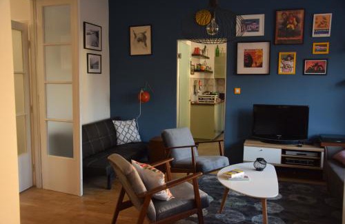 Ujlak Apartamento | Bleak House - Bauhaus home in greener Budapest