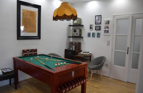 Ujlak Apartamento | Bleak House - Bauhaus home in greener Budapest