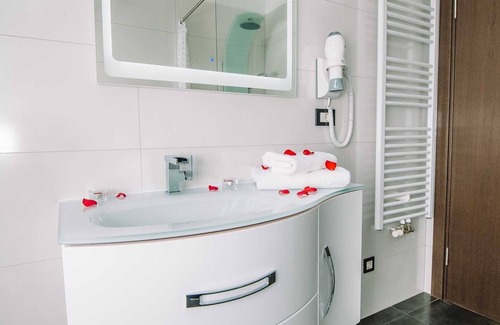 Zasip Apartamento | Bled Prestigious and Stylish Apartments - Two Bedroom Apartment with Balcony