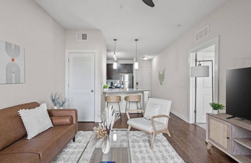 Courier City - Oscawana Apartamento | Bleecker room 116 · Luxury king suite! Pool | gym | FREE parking | A