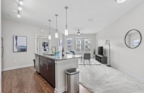 Courier City - Oscawana Apartamento | Bleecker room 410 · Luxury king suite! Pool | gym | FREE parking | C