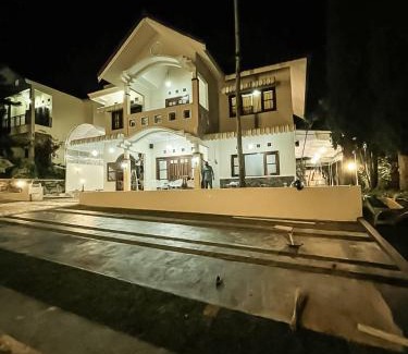 Oro Oro Ombo Casa | Blessed Vintage Villa Batu Malang