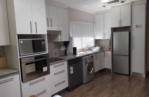 Vanderbijlpark Apartamento | BLESSING furnished apartment, fully equipped kitchen, bathroom, lounge, bedroom.