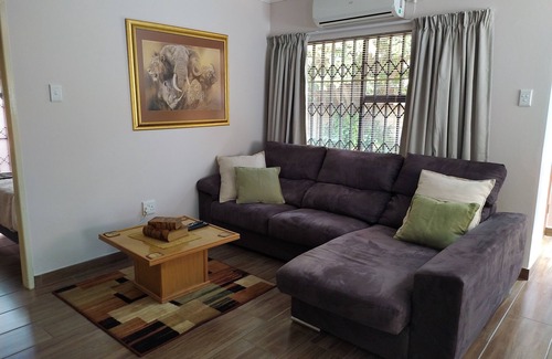 Vanderbijlpark Apartamento | BLESSING furnished apartment, fully equipped kitchen, bathroom, lounge, bedroom.