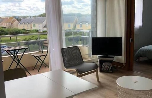 Courseulles-sur-Mer Apartamento | Bleu Salé : F2 Avec Balcon, à 200m de la Plage