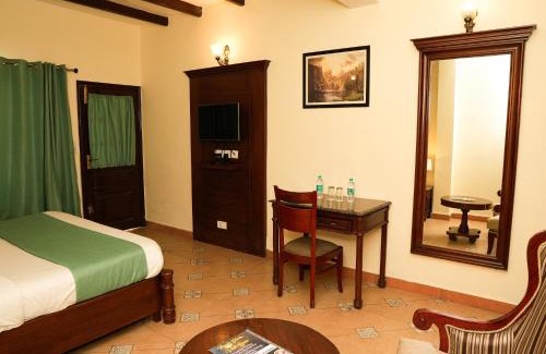 The Mall Road Hotel | Bliss&CoManor