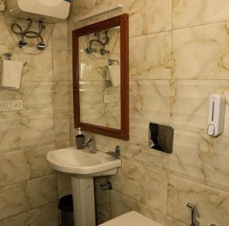 The Mall Road Hotel | Bliss&CoManor