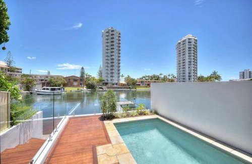 Surfers Paradise Villa | Bliss On Paradise Island