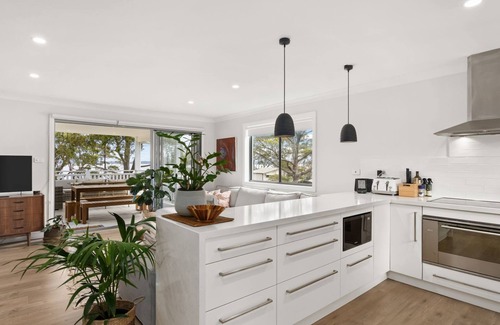 Sanctuary Point Casa | Bliss on the Basin - Water views