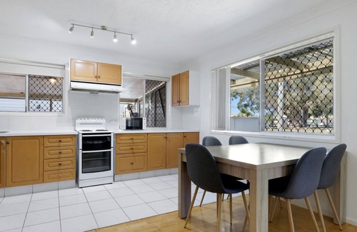 Runaway Bay Casa | Bliss on the Bay - A delightful and comfortable single-storey house located in the serene suburb of