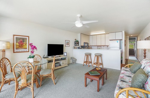 Kapaa Condominio | "Bliss on the Bay: Serene 2nd Floor Views Perfect for Whale Watching and Ocean Adventures!"