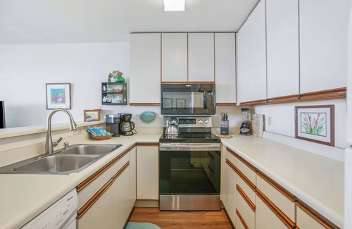 Kapaa Condominio | "Bliss on the Bay: Serene 2nd Floor Views Perfect for Whale Watching and Ocean Adventures!"
