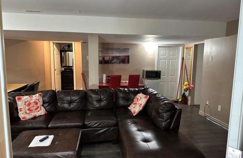 Aylmer Apartamento | Blissful 2Bedroom Cozy Lowerlevel Unit PrivateEntrance