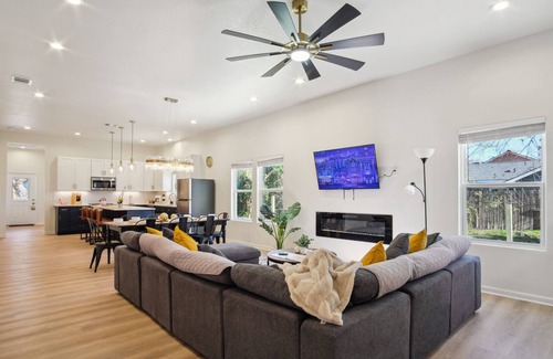 Downtown San Antonio Casa | Blissful 5BR 3BA Haven Near Riverwalk Downtown
