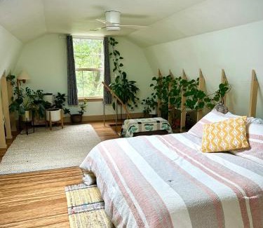 Iowa Hill Apartamento | Blissful Acres hilltop cottage