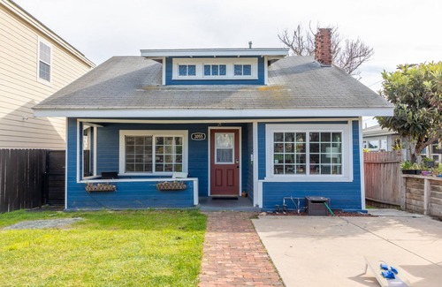 Stockton Casa | Blissful Bungalow in Central San Diego- 4bed/2bath Pet Friendly!